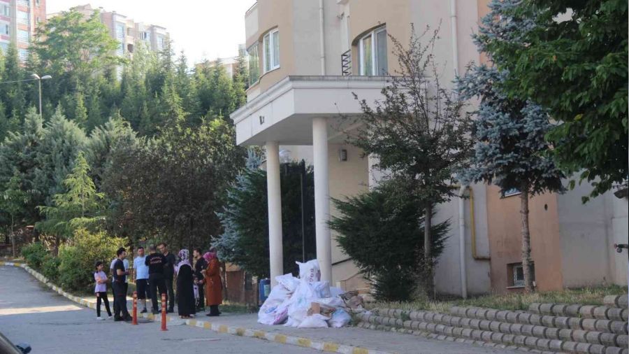 Kurye asansör boşluğuna düştü