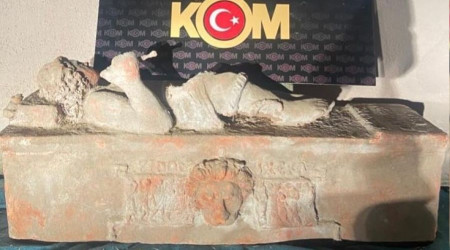 Lahit mezarı eve saklamışlar