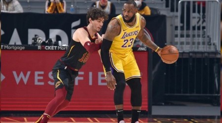 LeBron, eski takm arkada Cedi'yi zd