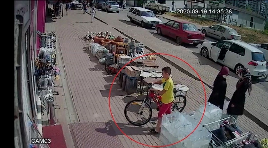 Linçten polis kurtardı