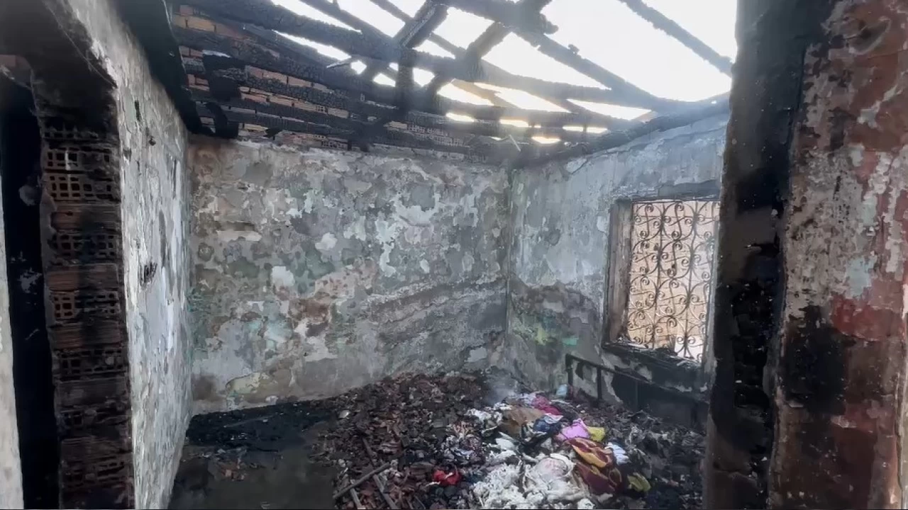 Madde bağımlısı genç ailesinin yaşadığı evi ateşe verdi