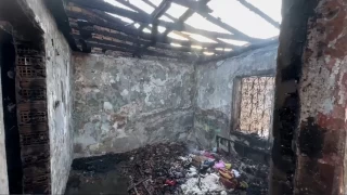 Madde bağımlısı genç ailesinin yaşadığı evi ateşe verdi
