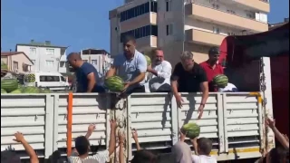 Mahalleliye karpuz datld: 27 ton 1 saatte bitti
