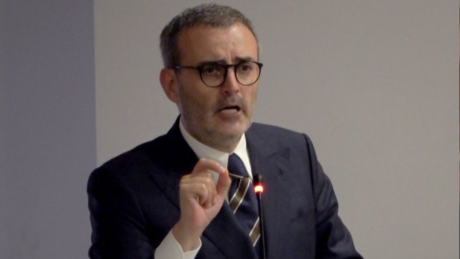 Mahir Ünal yine geçmişe sarıldı