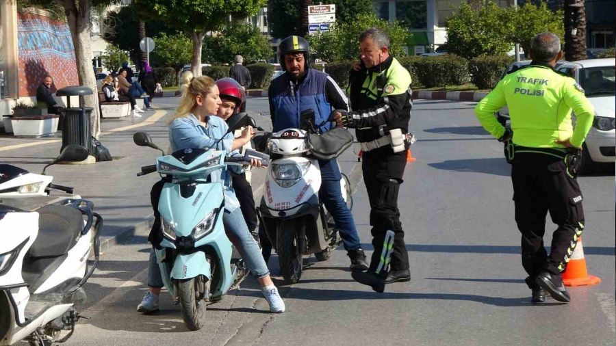 Manavgat'ta denetlenen 300 motosikletten 26'sına ceza uygulandı