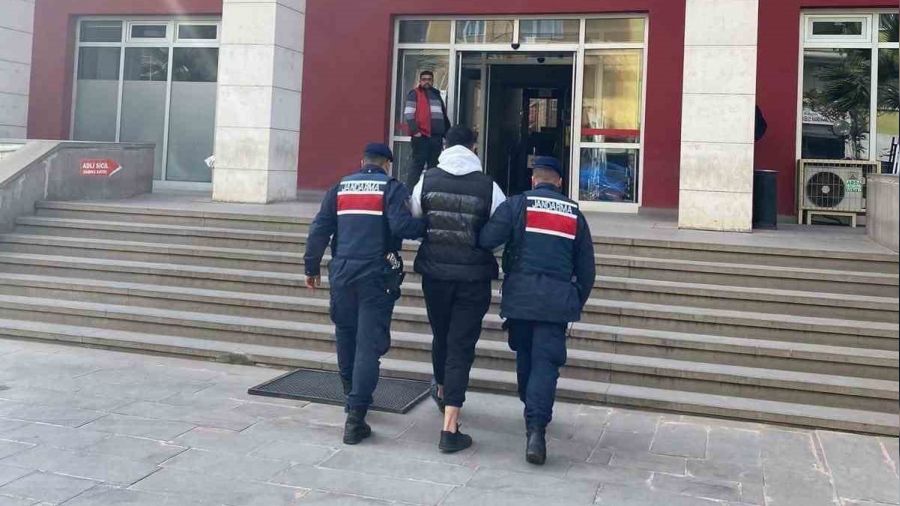 Manisa'da firariler jandarma engeline tak�ld�