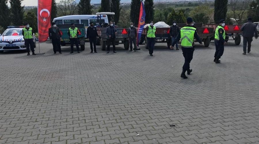 Manisa'da jandarma �ift�ilere reflekt�r da��tt�