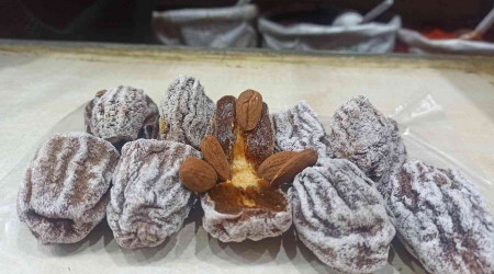 Maraş hurmasının kilosu 80 liradan satılıyor