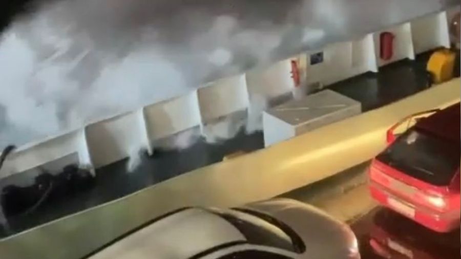 Marmara Denizinde korku dolu anlar: Dalgalar metrelerce yükseldi