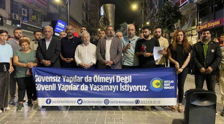 Marmara Depremi'nde hayatını kaybedenler Avcılar'da anıldı
