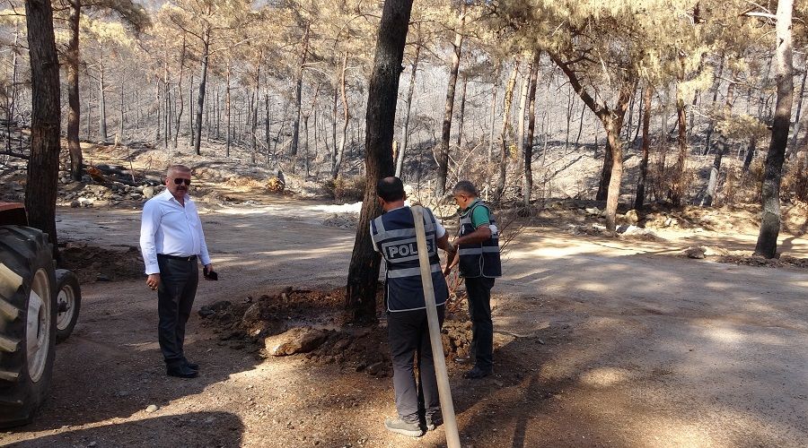 Marmaris polisi afetin yaralar�n� sarmada geride kalmad�