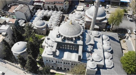 Medresenin kubbelerini soydular