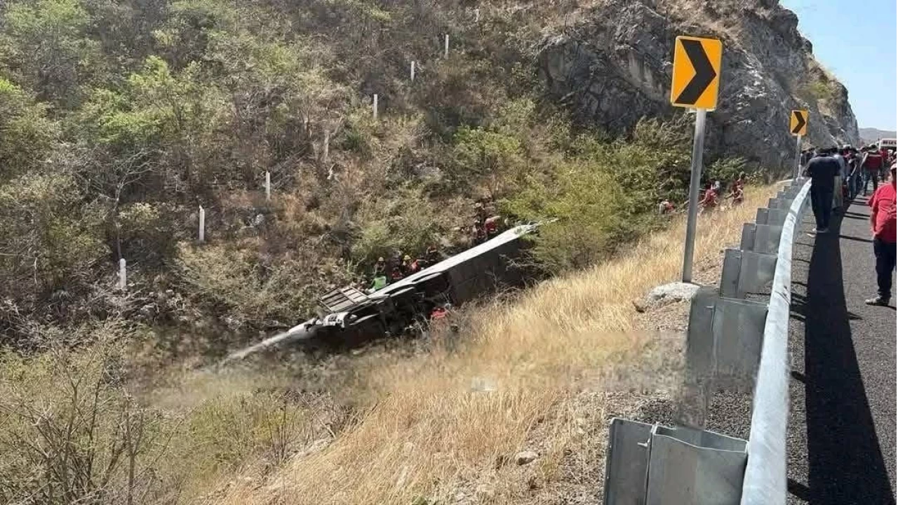 Meksika'da yolcu otobüsü şarampole yuvarlandı: 11 ölü