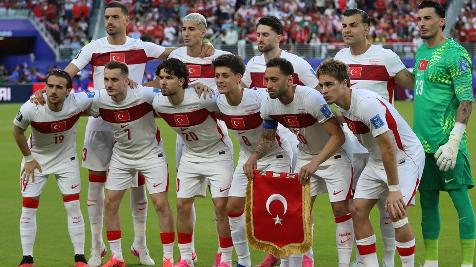 Merih Demiral'dan Ozan Kabak'a ge�i�in �nemi