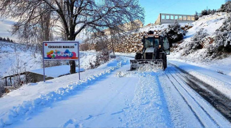 Mersin'de karda mahsur kalan 3 kişi kurtarıldı