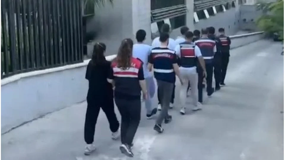 Mersin'de sahte ilan doland�r�c�lar�na operasyon: 18 tutuklama