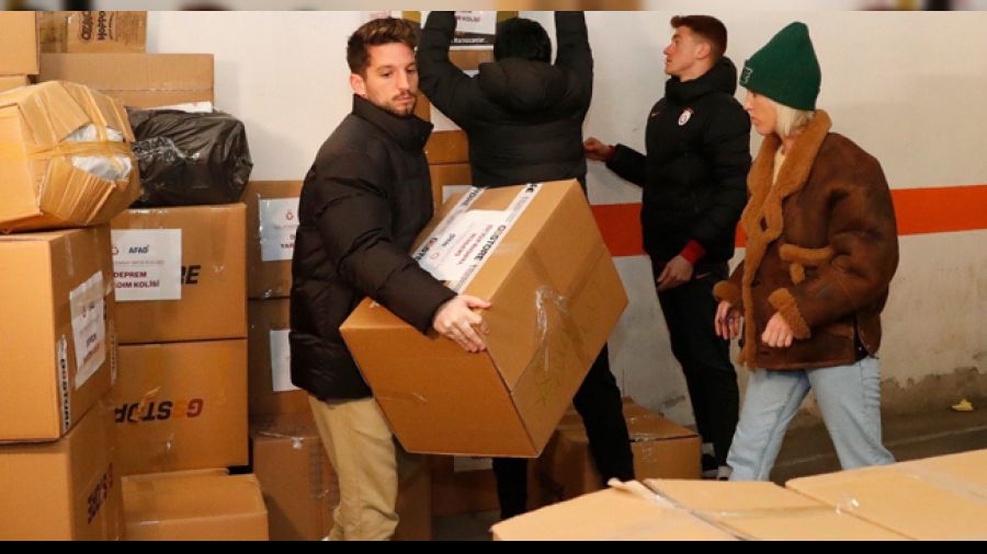 Mertens ve e�inden yard�m �al��malar�na destek