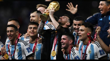 Messi'ye giydirilen kıyafet tartışma konusu oldu