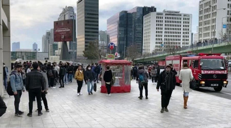 Metroda intihar girişimi seferleri aksattı