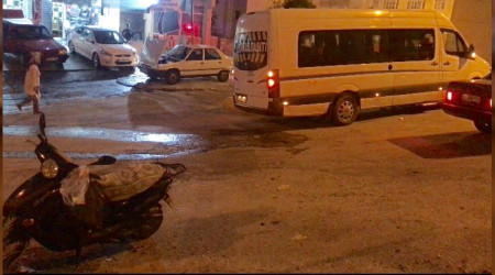 Midibüs motosiklete çarptı: 1 yaralı