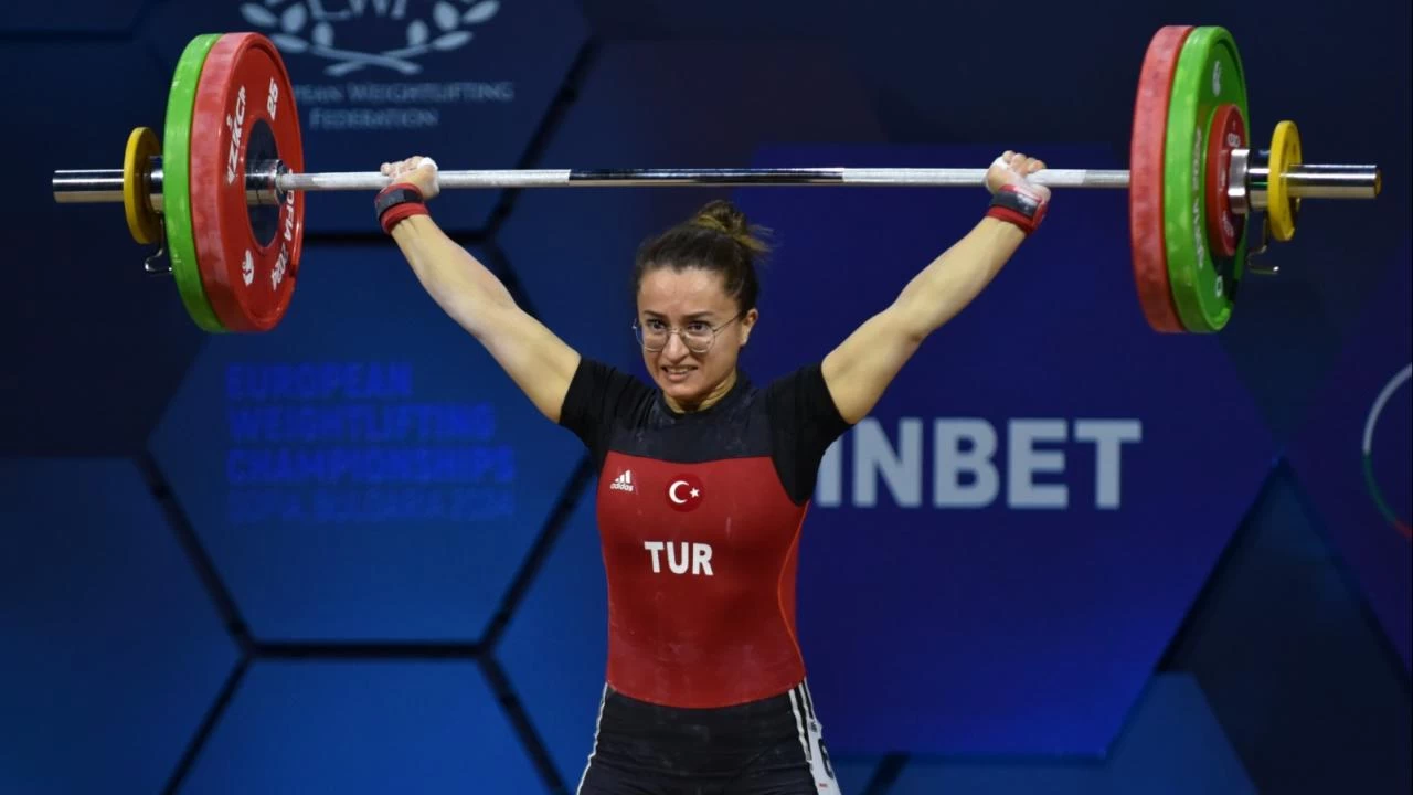 Milli halterci Aysel zkan, Avrupa 2'ncisi oldu