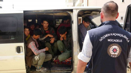 Minibüste 20 düzensiz göçmen yakalandı