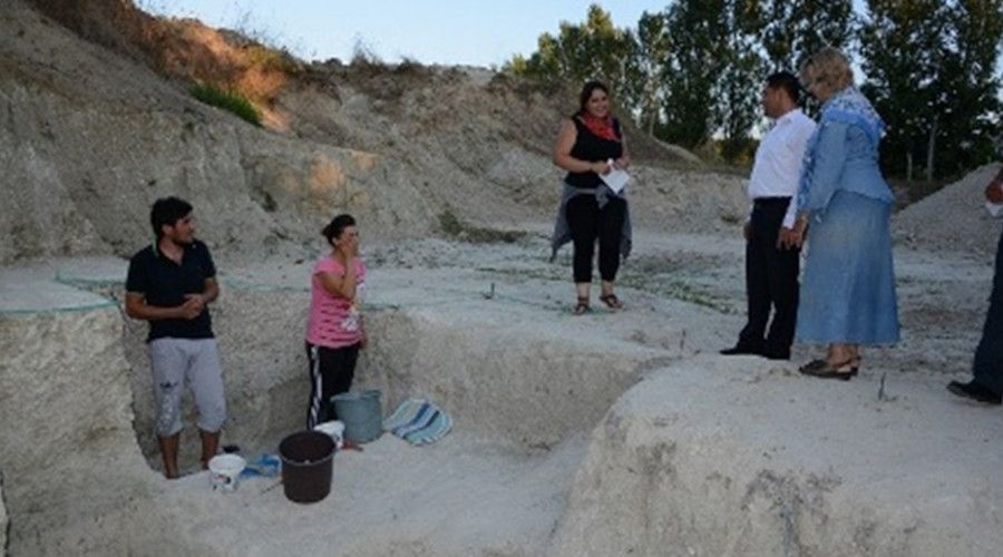 Mustafakemalpaşa'da yeni mağara çizimleri bulundu