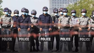 Myanmar'da 58 sınır polisi Bangladeş'e sığındı