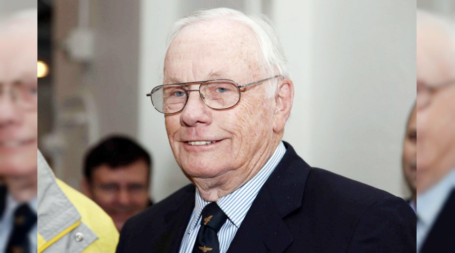 Neil Armstrong doktor hatas�ndan �lm��