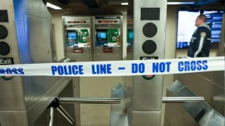 New York metrosunda silahlı saldırı: 1 ölü, 5 yaralı