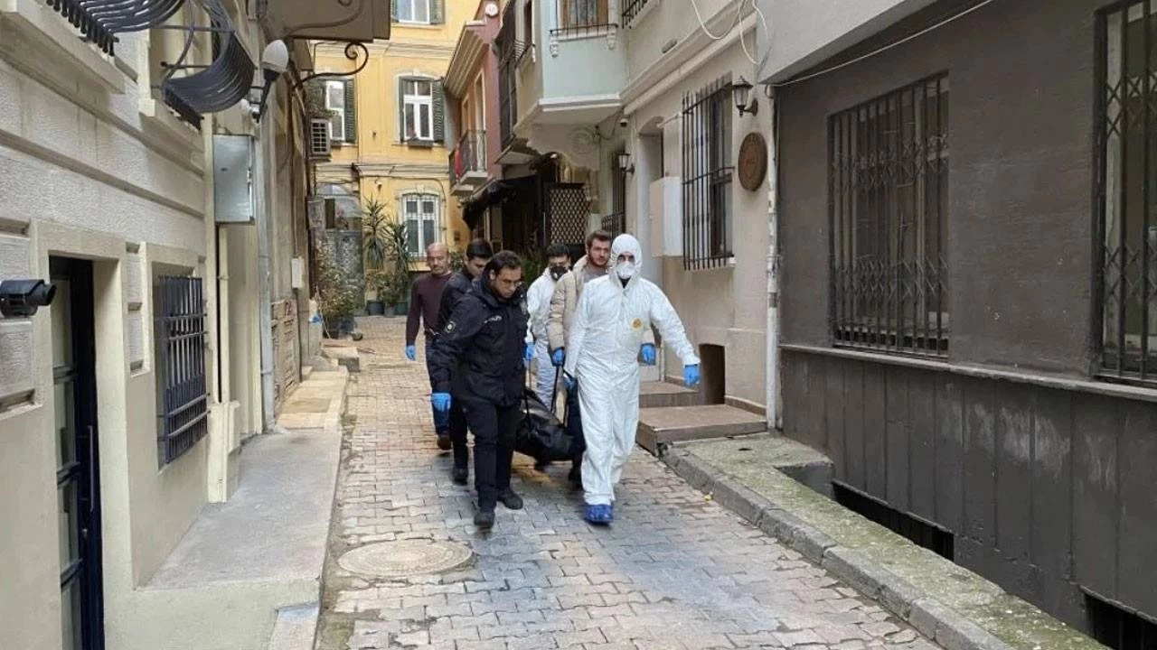 Norveçli turist Galata'da kiraladıkları evde ölü bulundu, Yunan kadın hastanede