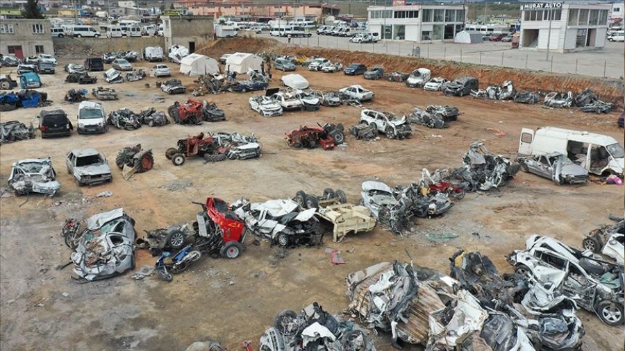 Nurdağı'nda hurda araç dağı oluştu