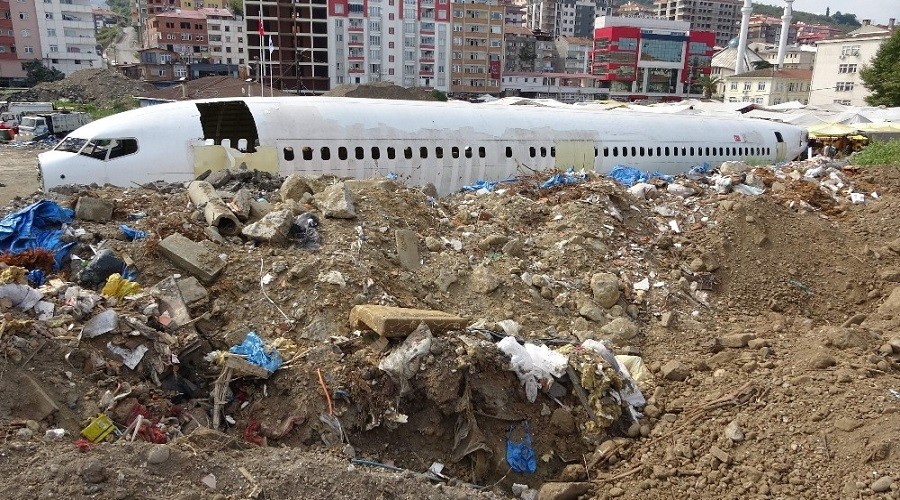 O uçak çürümeye terkedildi