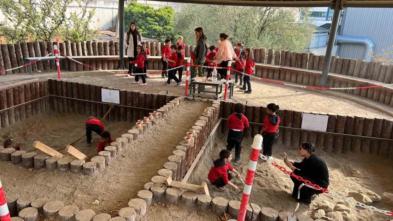 renciler, Arkeopark'ta arkeolojiyi tanyor