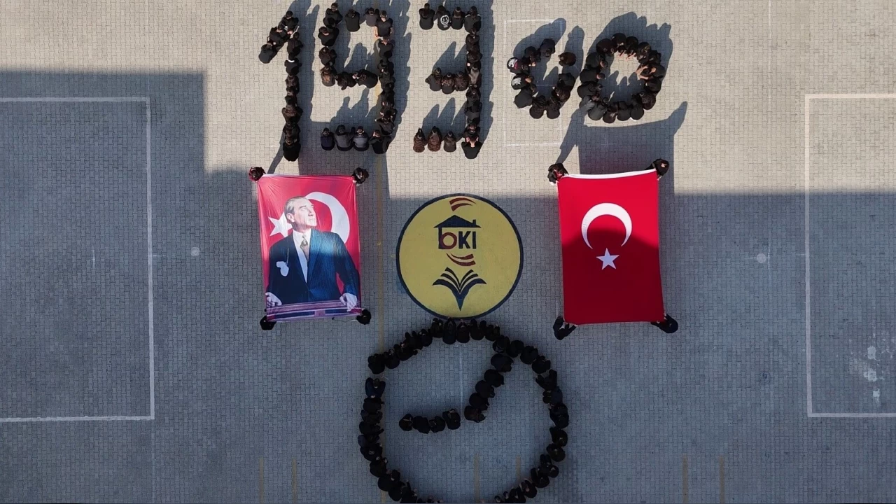 Öğrencilerden mest eden '09.05' ve '1938' koreografisi