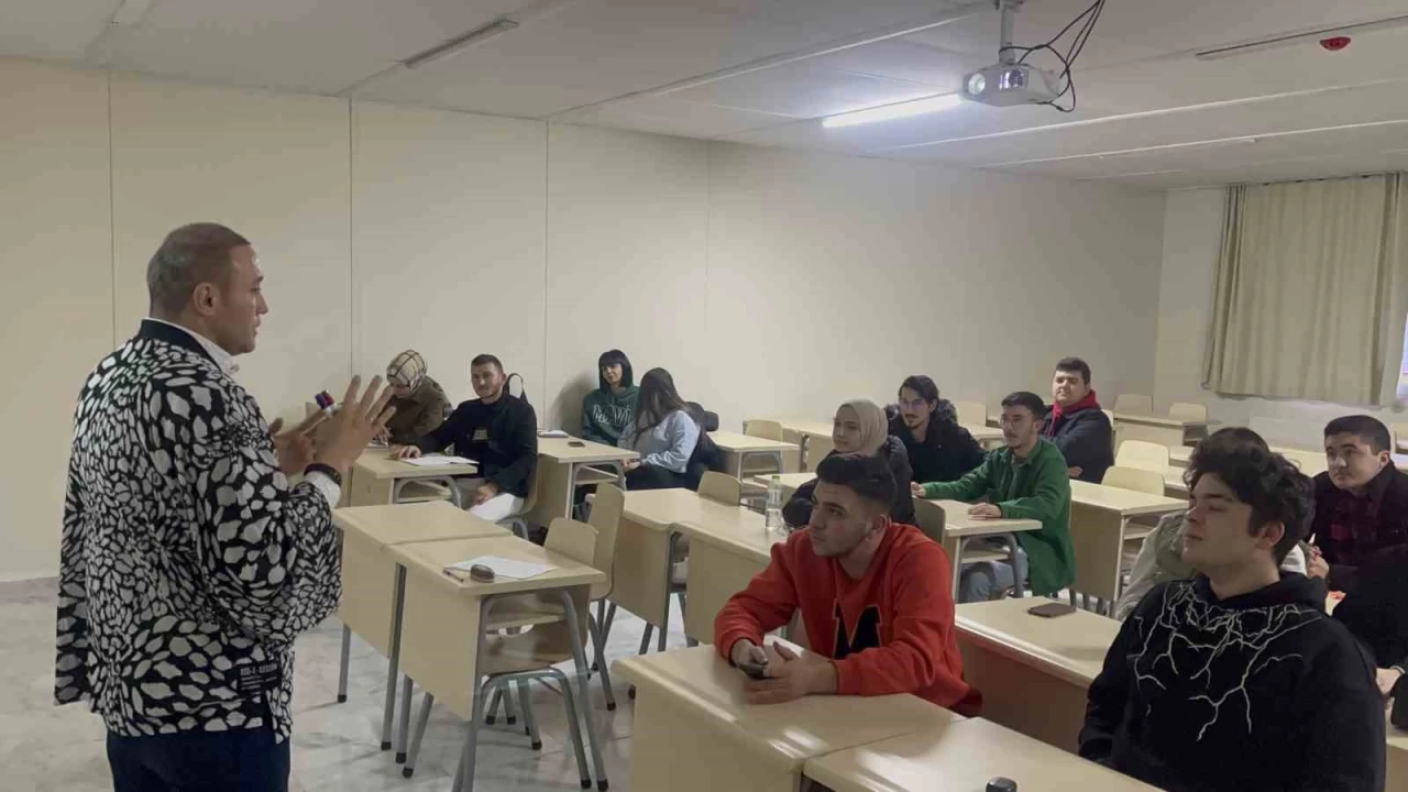 rencilere cretsiz Japonca kursu: Youn ilgi gsterdiler