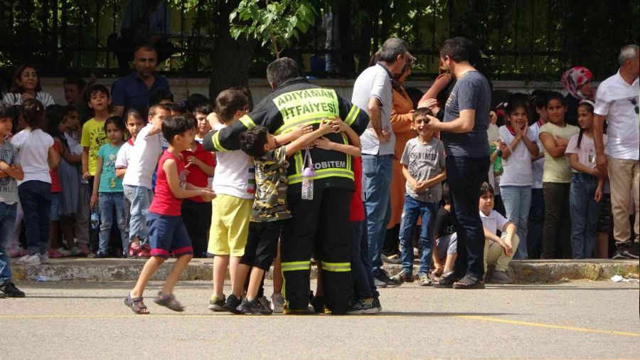 Okulda çıkan yangın paniğe neden oldu