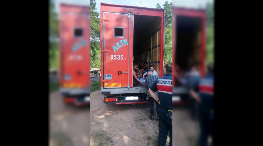 �l�me terk edilen 35 g��men bulundu