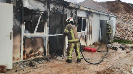 Orhaneli'de şantiye işçilerinin yatakhanesinde korkutan yangın