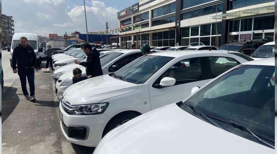 Oto galericiler sava��n bitmesini bekliyor