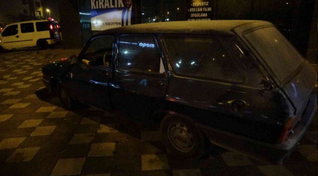 Otomobil akaryakıt istasyonunda patladı