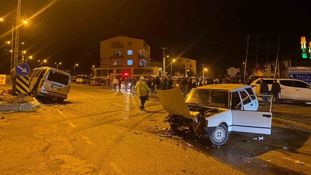 Otomobil ile hafif ticari ara� �arp��t�:7 yaral�