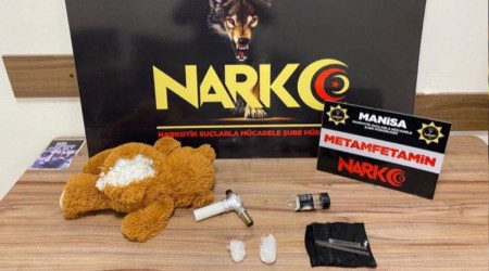 Oyuncak ayıdan uyuşturucu çıktı