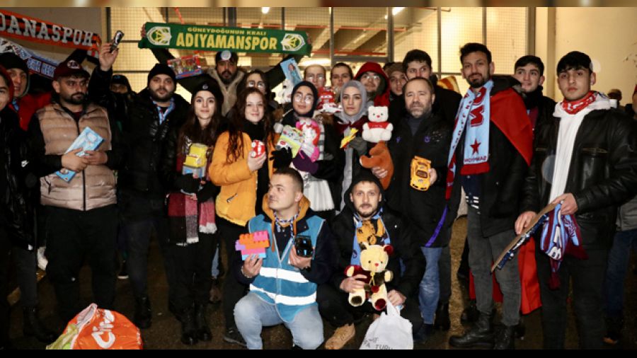 Oyuncaklar depremzede �ocuklara g�nderildi