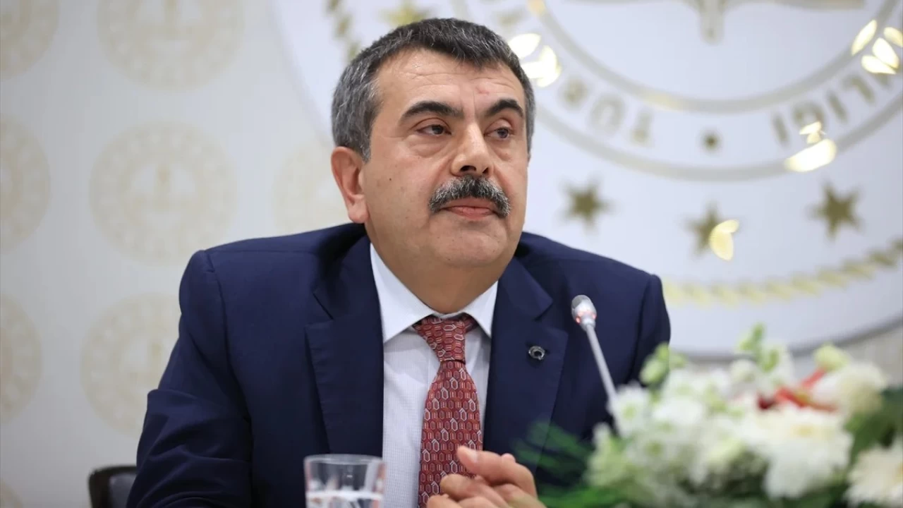 Özel okulların kitap vurgununu ortaya çıkarttı: 'Bin liralık kitaba, 30 bin lira istiyorlar'