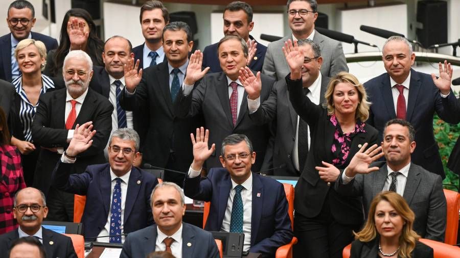 zgr zel: 15 Temmuz'da topla tfekle yaplan darbe giriimi, bugn kalemle, imzayla yaplyor
