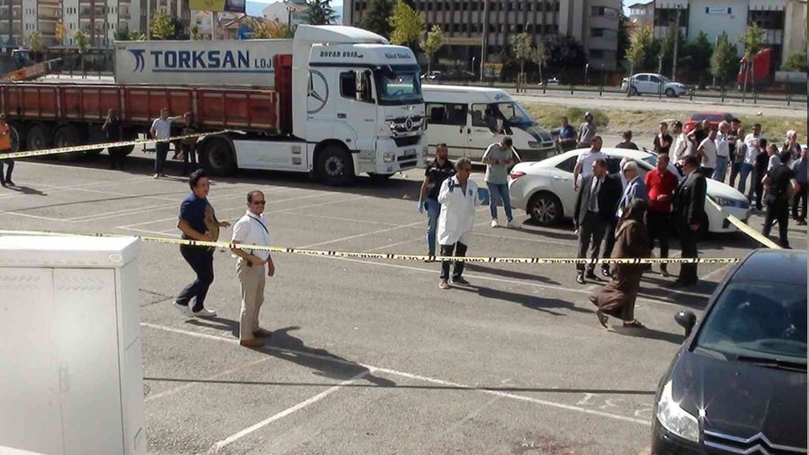 Pazar yerinde silahlı saldırı: 1 ölü, 1 yaralı