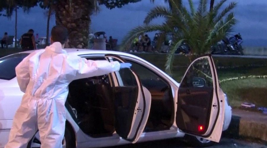 Pendik sahil yolunda otomobil içerisinde ceset bulundu