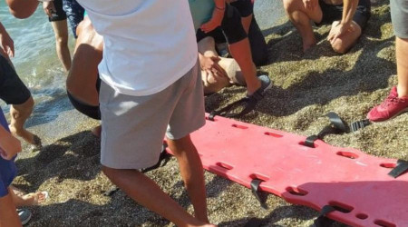 Plajda boğulma tehlikesi geçiren şahsı ekipler kurtardı