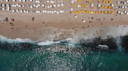 Plajlarda 39 derecede bayram yoğunluğu